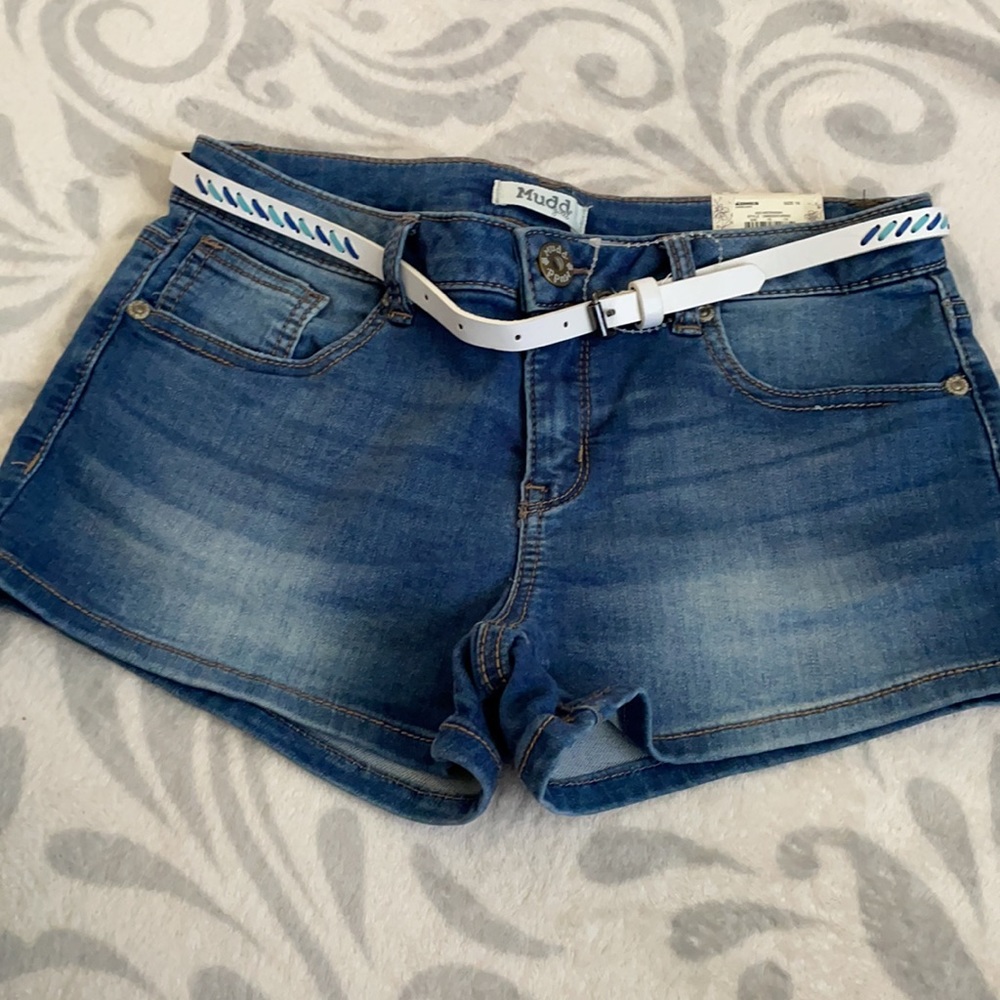 Shorts - Picture 3 of 5